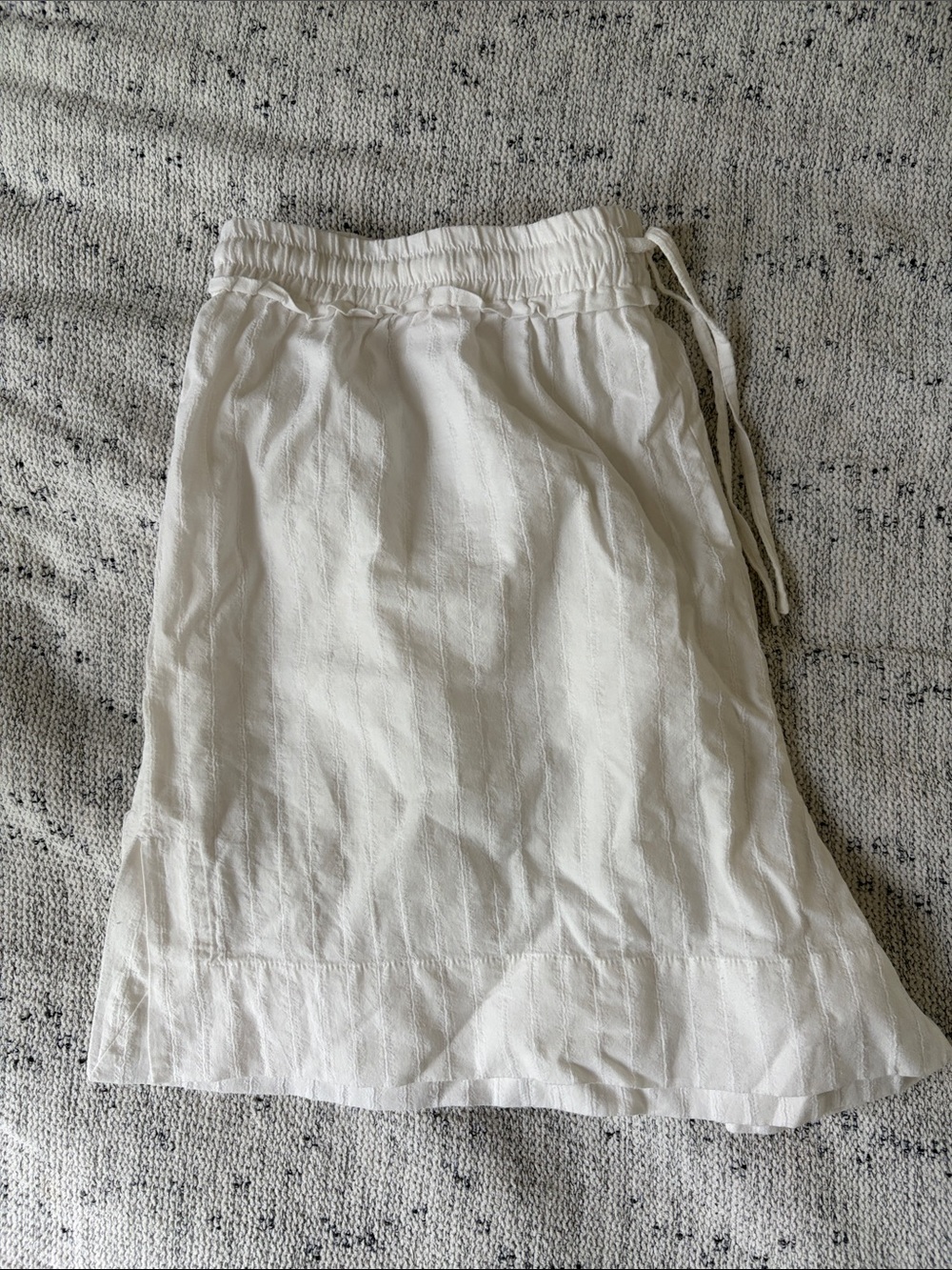 COS • White Flowy Cotton Shorts (Size L)